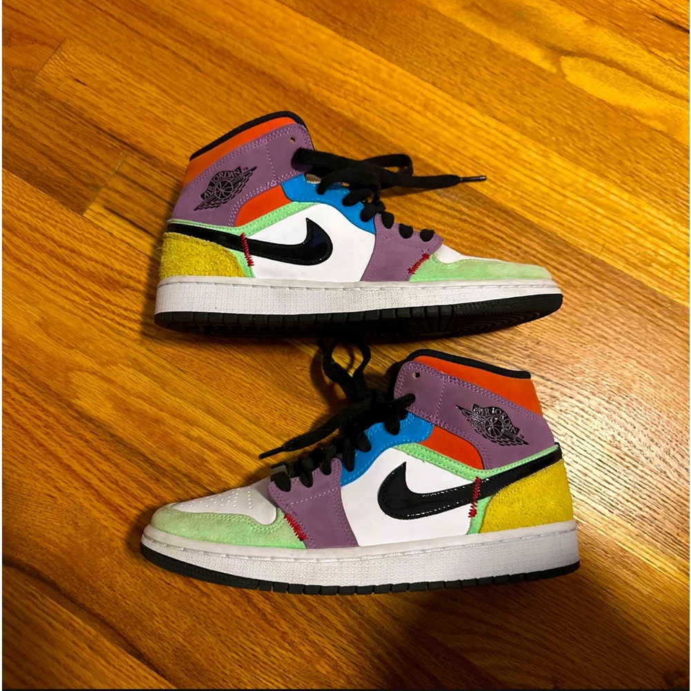 Air Jordan 1 Mid SE “Lightbulb” worn 3 or 4 times. In great condition.